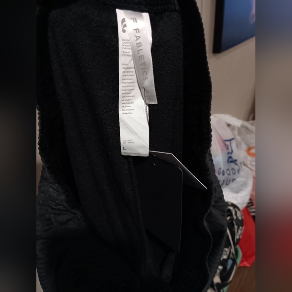Fabletics Women Black Sweatpants New - Picture 4 of 4